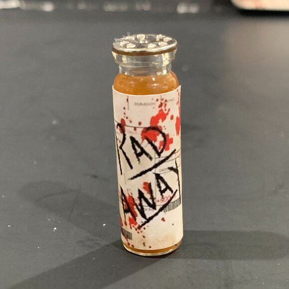 Fallout 4 - Rad Away Vial - 1.25 Inches - Picture 3 of 8